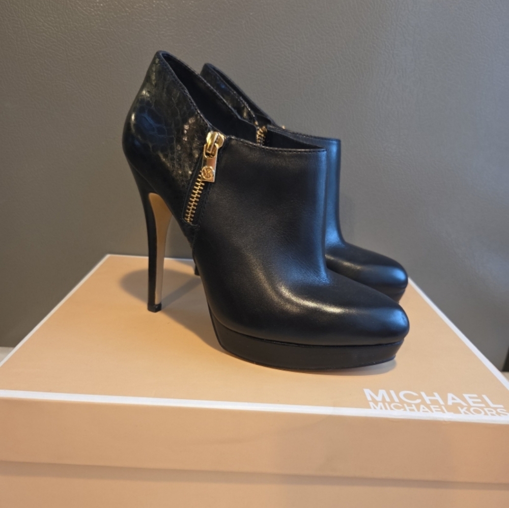 Michael Kors BLACK Leather "YORK" Bootie